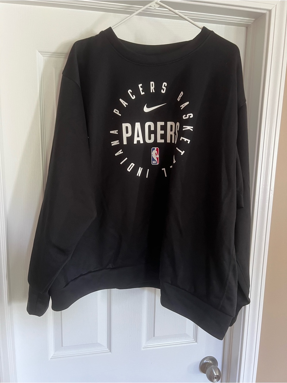 Nike Indiana Pacers Black Crewneck Sweatshirt. XXL